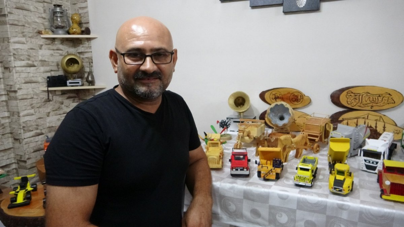 Oğlunun ödeviyle yeteneğini keşfetti